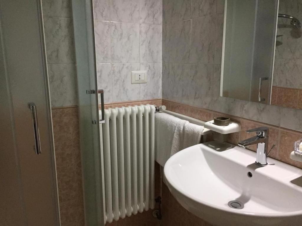 Apartamento Ded 2 Only Sleep Bagno Privato Parma Exterior foto